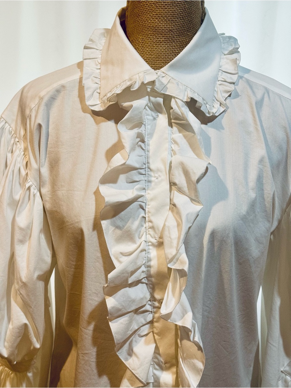 Daniela Drei Classic White Cotton Ruffle Front Women's Blouse, made in Italy